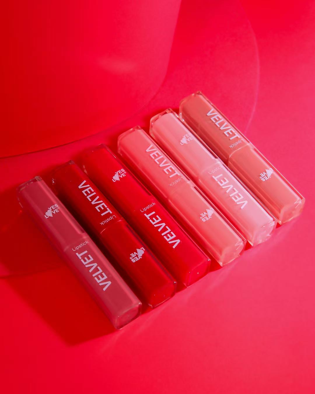 MATTE VELVET BARRA DE LABIOS ROJOS