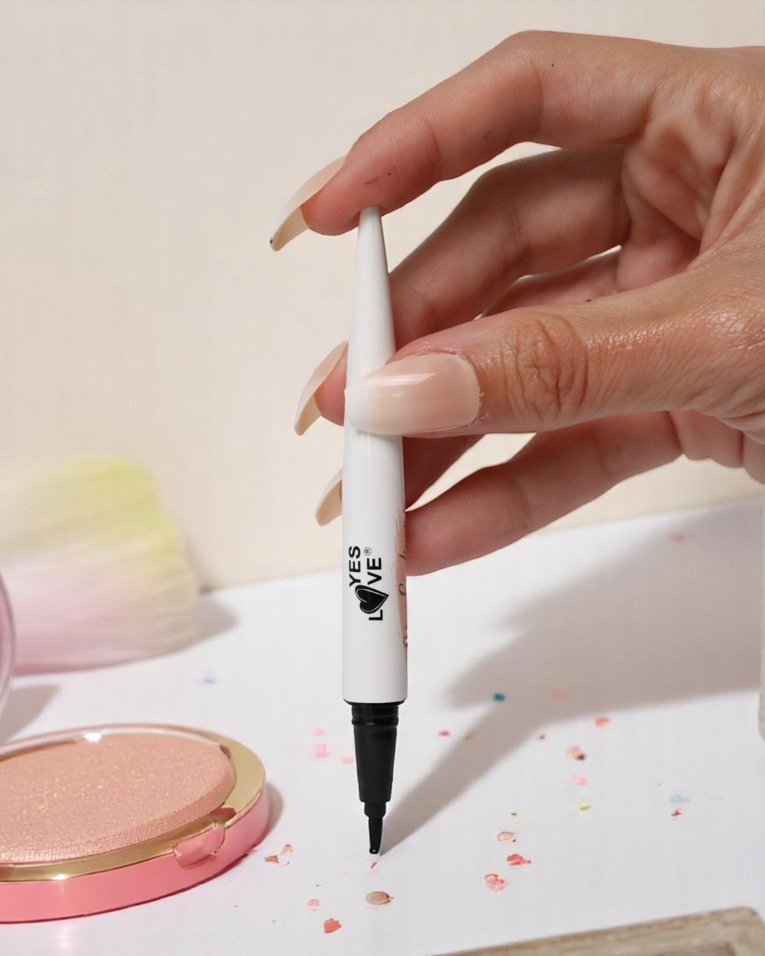 DELINEADOR DE OJOS DOBLE USO EYELINER Y PEGAMENTO MAGNETICO PARA PESTAÑAS