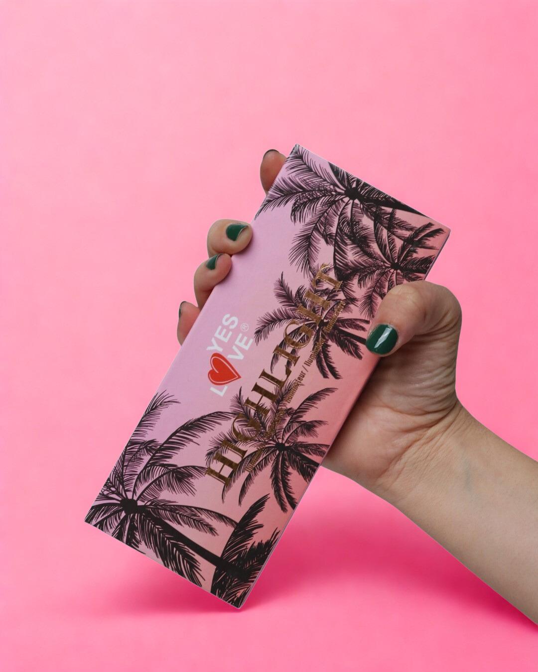 SET OF ILLUMINATING PALM TREES