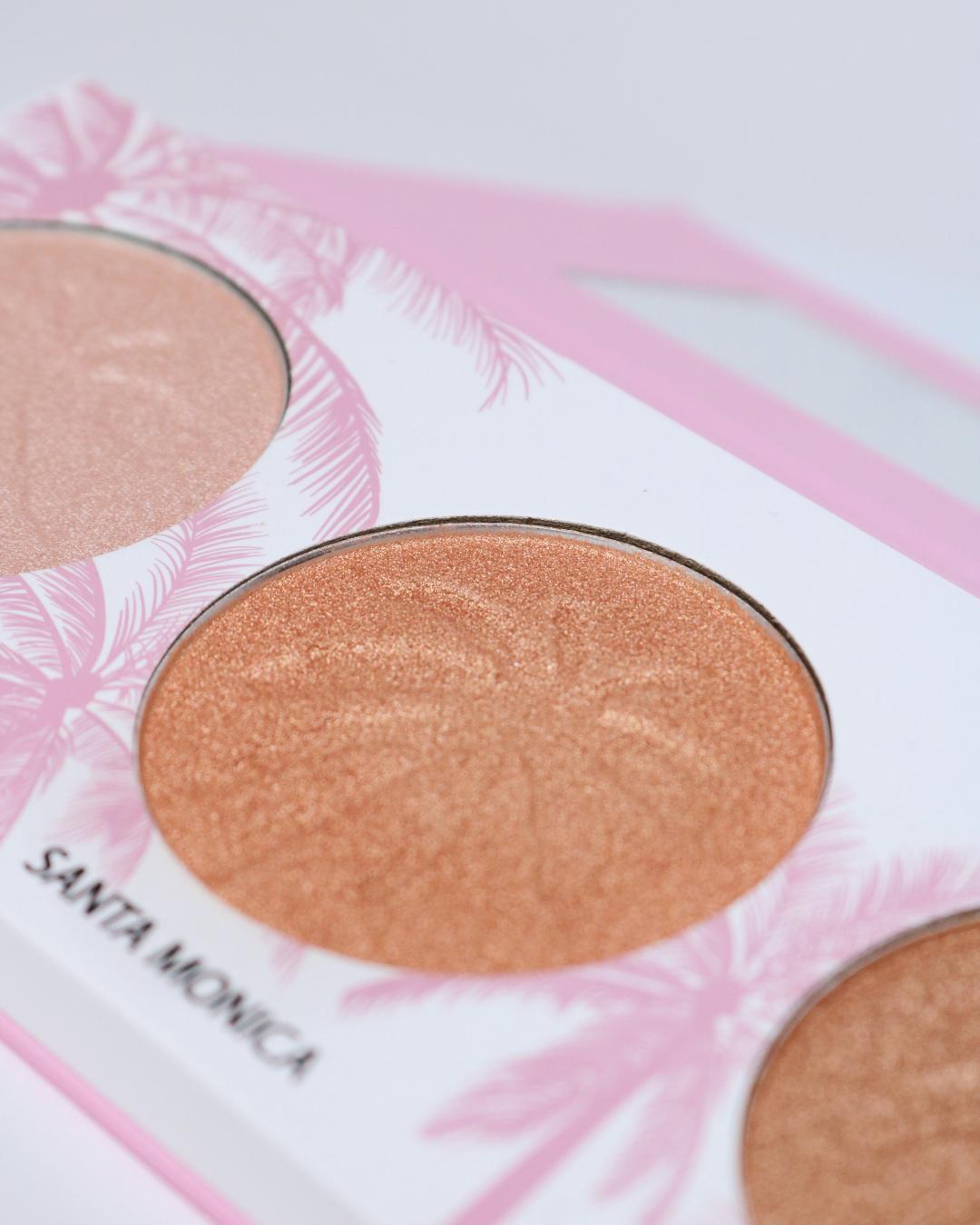 SET OF ILLUMINATING PALM TREES